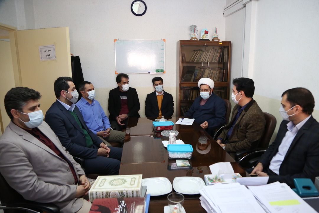 نشست صمیمی سرپرست دانشگاه علوم پزشکی خراسان شمالی با کارشناسان دفتر حقوقی
